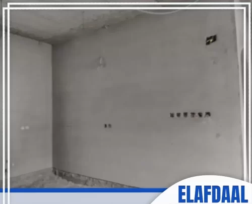 معلم مليس بالخبر