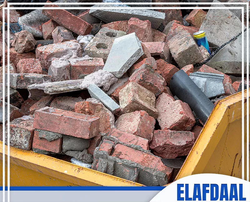 حاوية مخصصة لجمع الطوب والخشب وبقايا التكسير بعد أعمال البناء والترميم