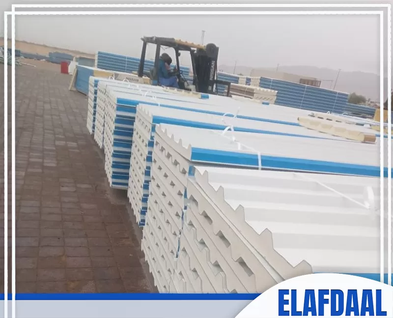 ألواح ساندوتش بانل عازلة بطبقات معدنية متماسكة تستخدم في تغطية الأسقف والجدران