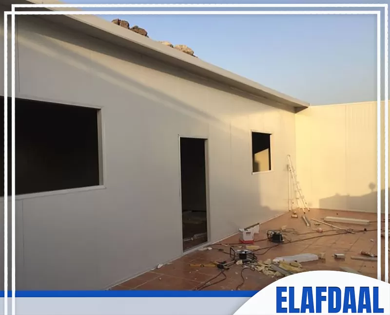تنفيذ أسقف ساندوتش بانل بعزل حراري مناسب لحماية المباني